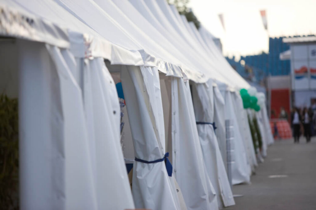 Carpa grande y plegable para festivales y ferias